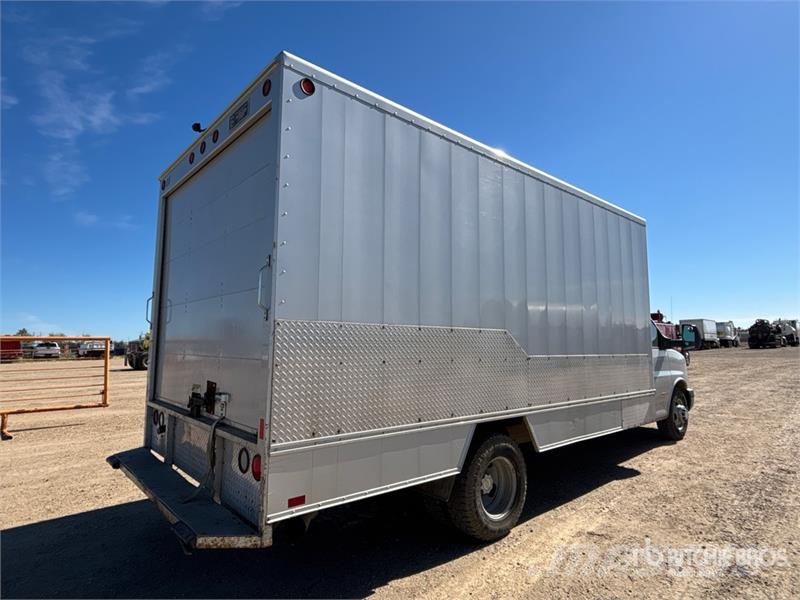 Chevrolet Express Kapali kasa kamyonlar