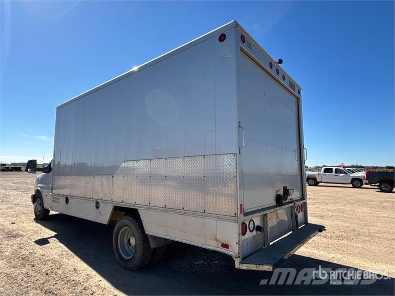 Chevrolet Express Kapali kasa kamyonlar