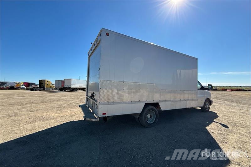 Chevrolet Express Kapali kasa kamyonlar