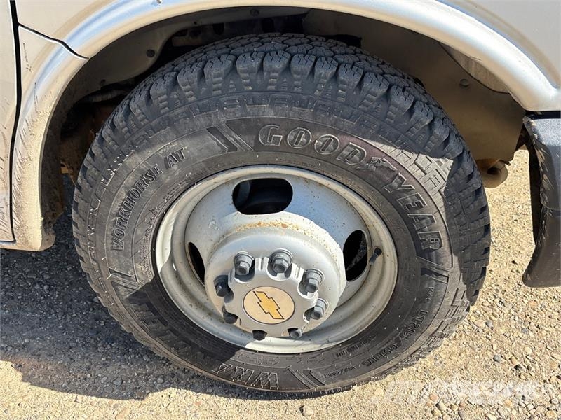 Chevrolet Express Kapali kasa kamyonlar