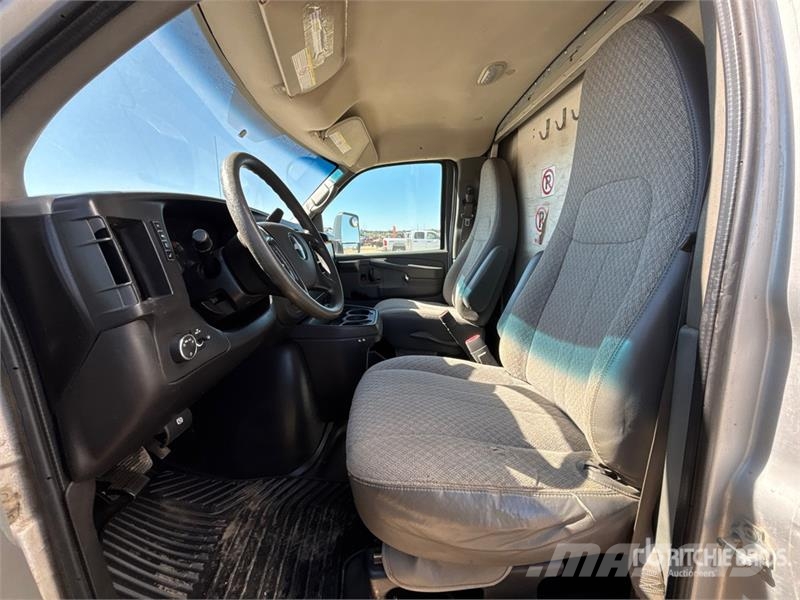 Chevrolet Express Kapali kasa kamyonlar