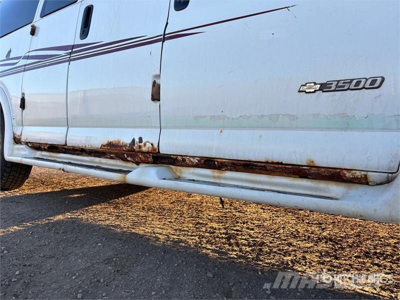 Chevrolet Express 11 Passenger Van パネルバン