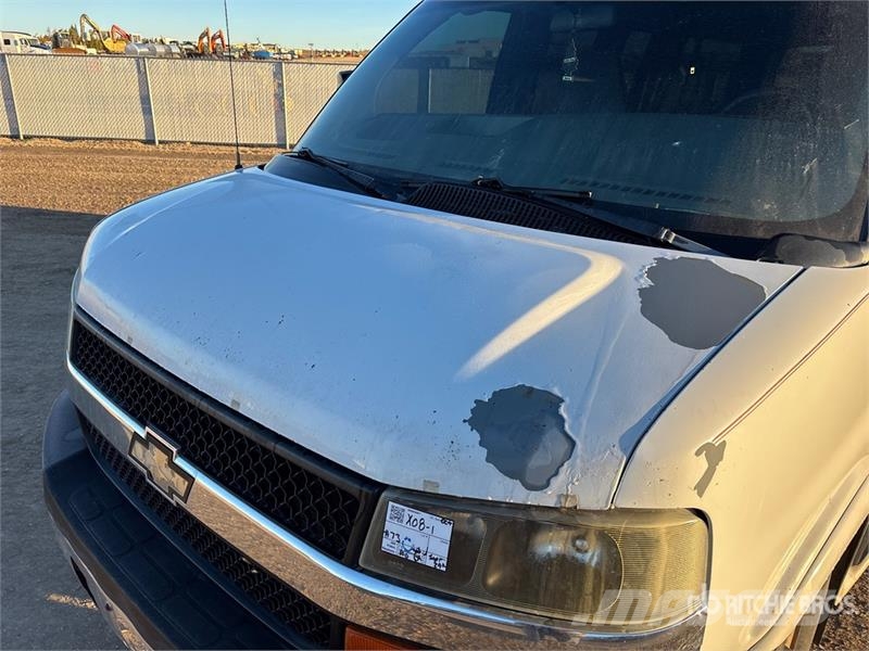 Chevrolet Express 11 Passenger Van パネルバン