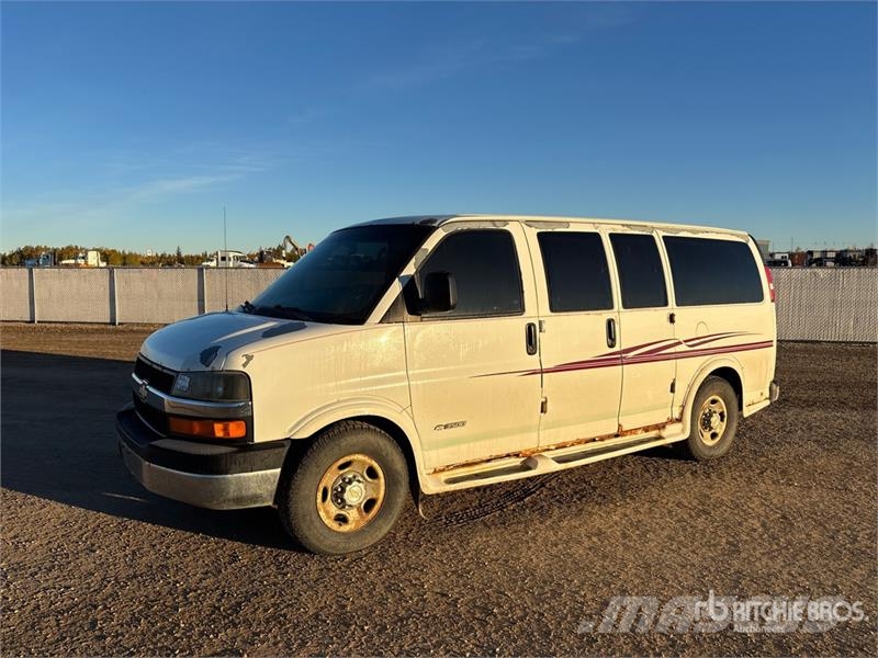 Chevrolet Express 11 Passenger Van パネルバン