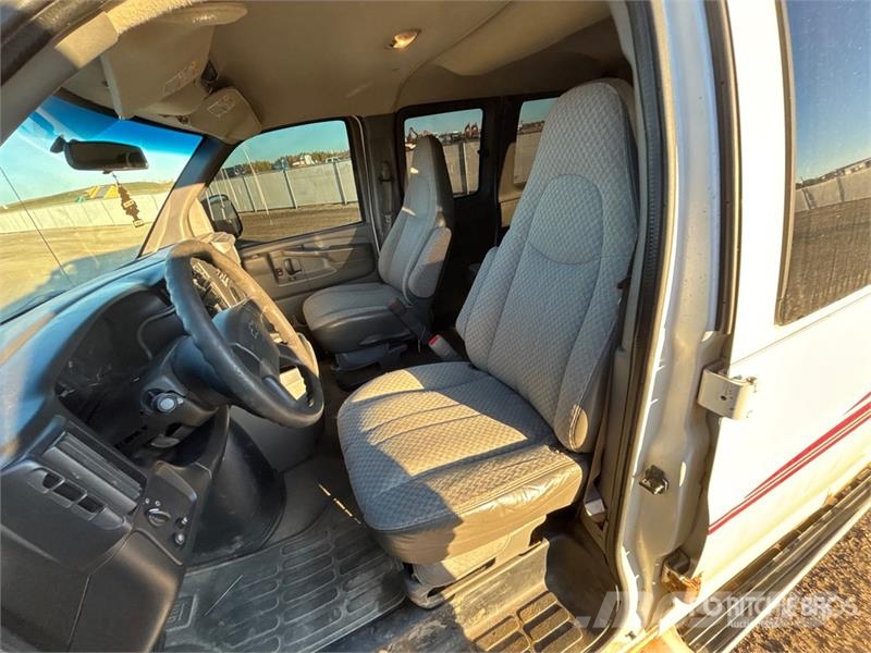 Chevrolet Express 11 Passenger Van パネルバン