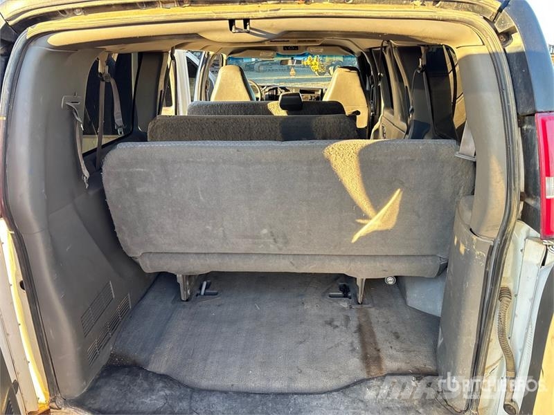 Chevrolet Express 11 Passenger Van パネルバン