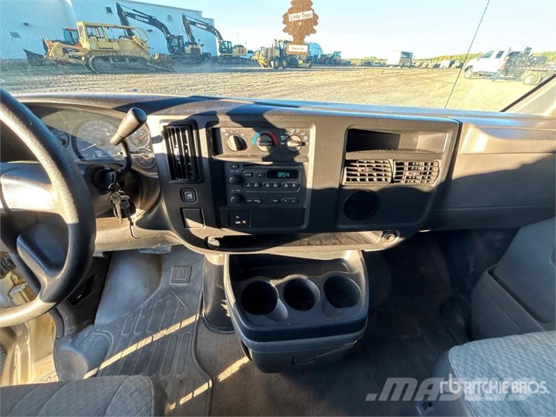 Chevrolet Express 11 Passenger Van パネルバン