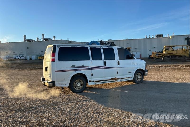 Chevrolet Express 11 Passenger Van パネルバン