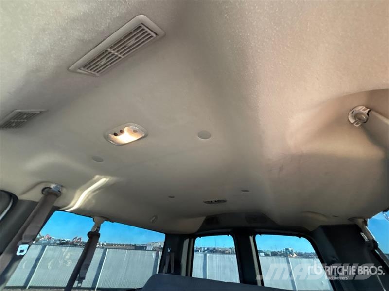 Chevrolet Express 11 Passenger Van パネルバン