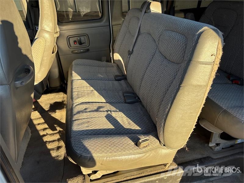 Chevrolet Express 11 Passenger Van パネルバン