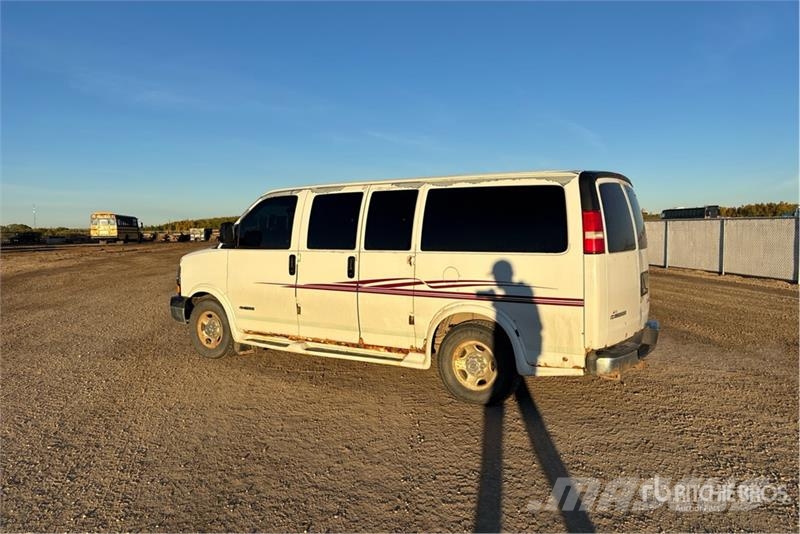 Chevrolet Express 11 Passenger Van パネルバン