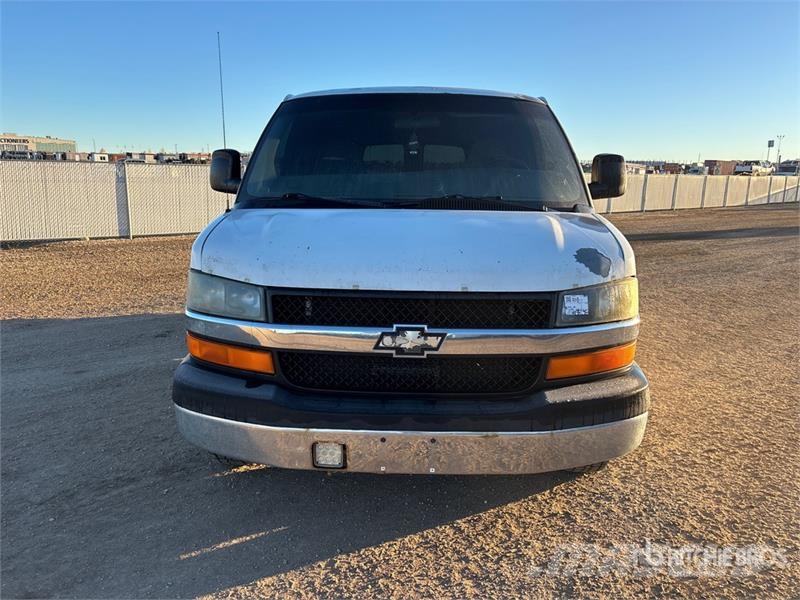 Chevrolet Express 11 Passenger Van パネルバン