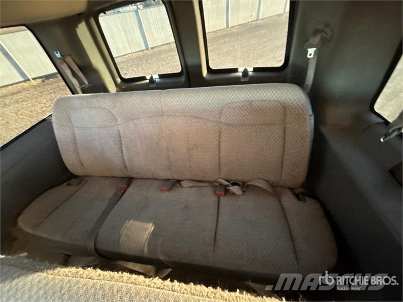 Chevrolet Express 11 Passenger Van パネルバン