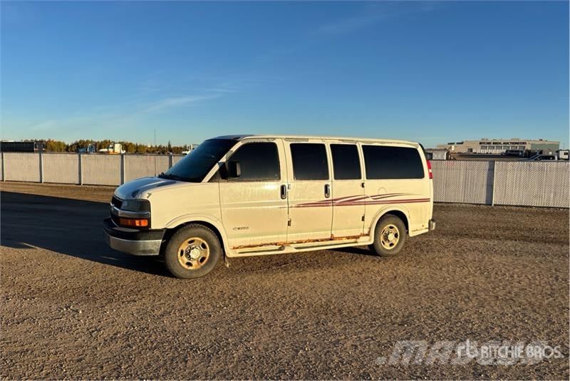 Chevrolet Express 11 Passenger Van パネルバン