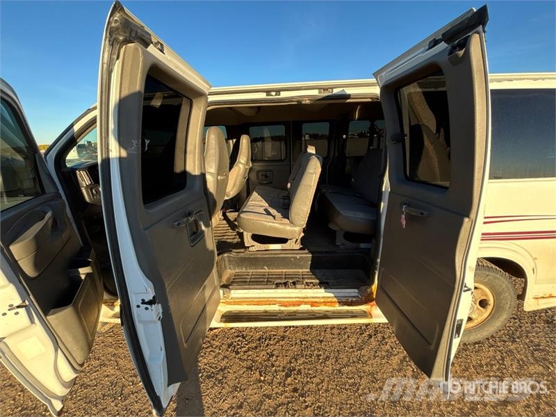 Chevrolet Express 11 Passenger Van パネルバン