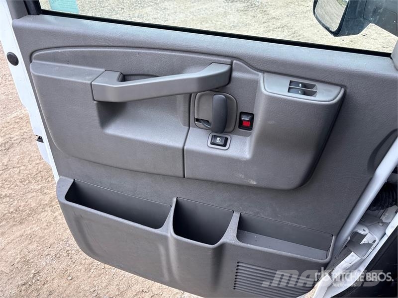 Chevrolet Express 3500 4x2 Refrigerated Van Truck Camion cassonati