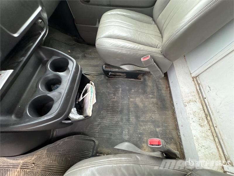 Chevrolet Express 3500 Tovornjaki zabojniki