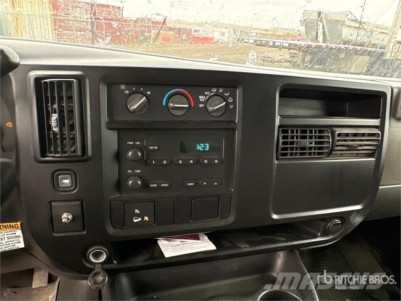Chevrolet Express 3500 Tovornjaki zabojniki