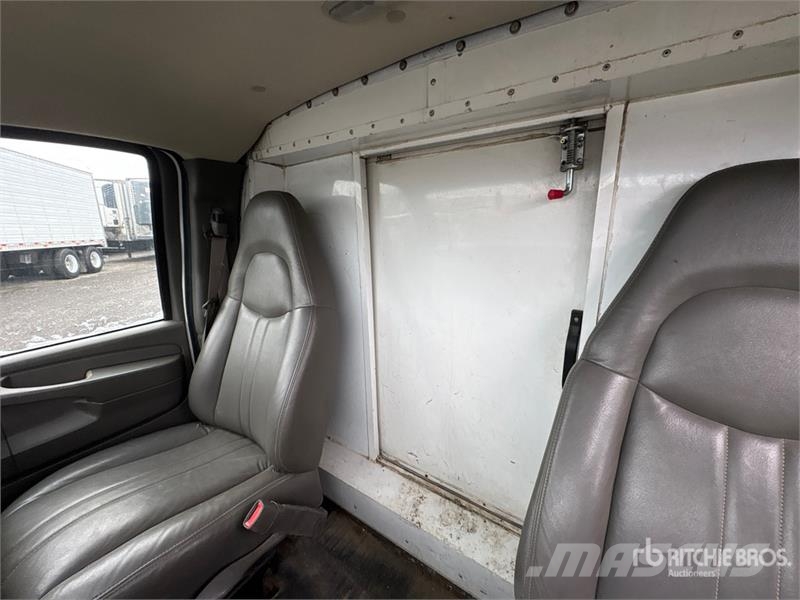 Chevrolet Express 3500 Tovornjaki zabojniki
