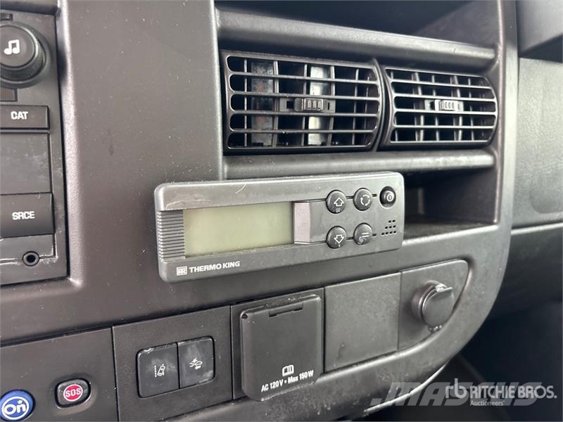 Chevrolet Express 3500 4x2 Refrigerated Van Truck Camion cassonati