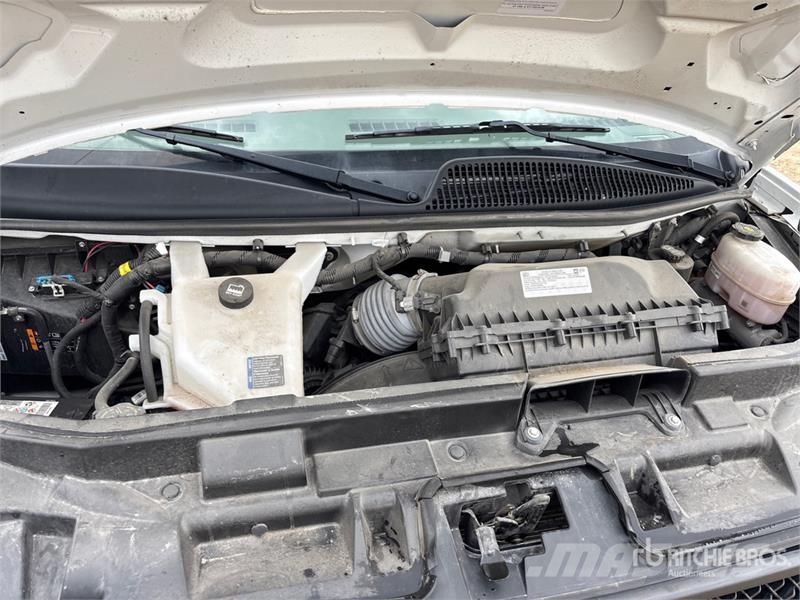 Chevrolet Express 3500 4x2 Refrigerated Van Truck Camion cassonati