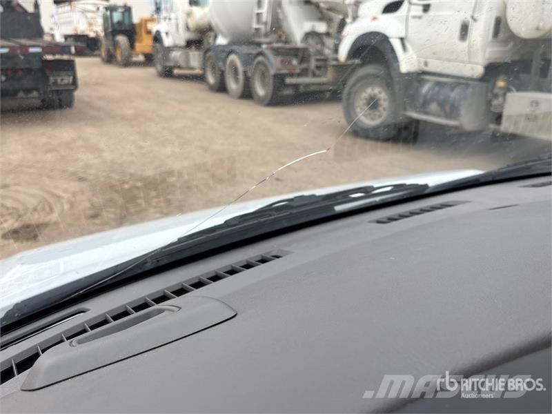 Chevrolet Express 3500 4x2 Refrigerated Van Truck Camion cassonati