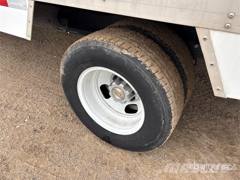 Chevrolet Express 3500 4x2 Refrigerated Van Truck Camion cassonati