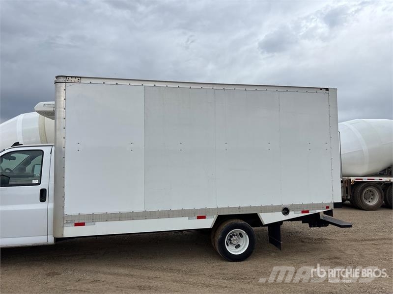Chevrolet Express 3500 4x2 Refrigerated Van Truck Camion cassonati