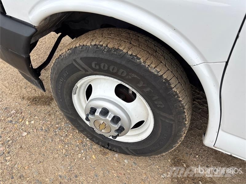 Chevrolet Express 3500 4x2 Refrigerated Van Truck Camion cassonati