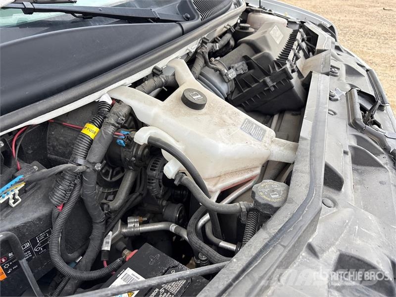 Chevrolet Express 3500 4x2 Refrigerated Van Truck Camion cassonati
