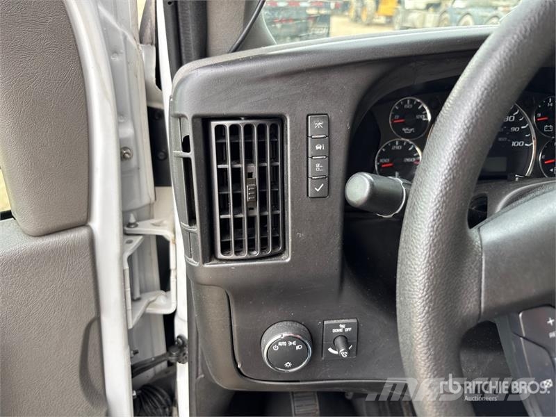 Chevrolet Express 3500 4x2 Refrigerated Van Truck Camion cassonati