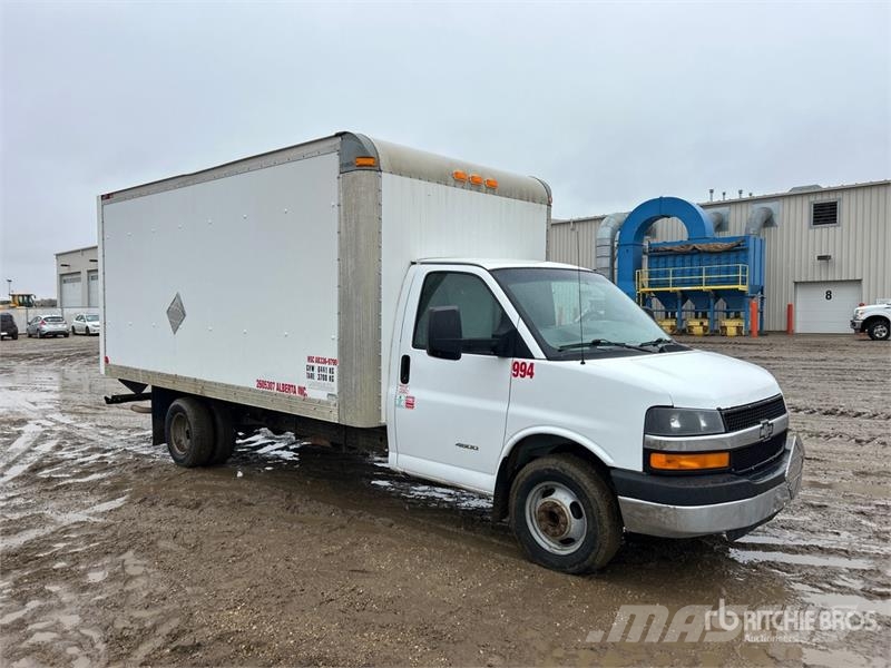 Chevrolet Express Cutaway 4x2 Moving Van Truck Camiões de caixa fechada
