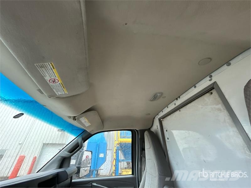 Chevrolet Express Cutaway 4x2 Moving Van Truck Camiões de caixa fechada
