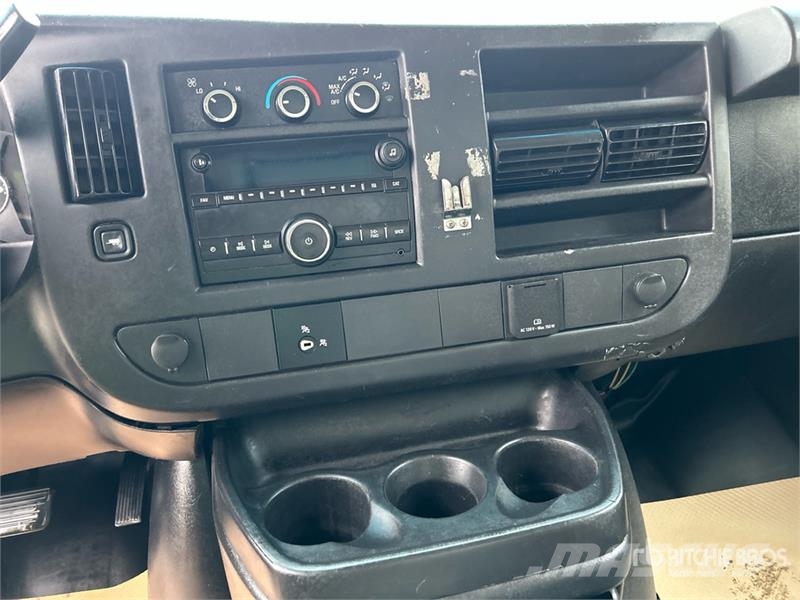 Chevrolet Express Cutaway 4x2 Moving Van Truck Camiões de caixa fechada