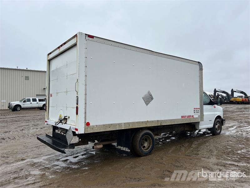 Chevrolet Express Cutaway 4x2 Moving Van Truck Camiões de caixa fechada