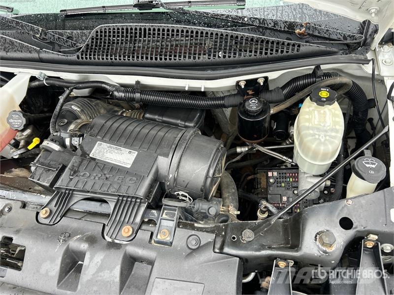 Chevrolet Express Cutaway 4x2 Moving Van Truck Camiões de caixa fechada