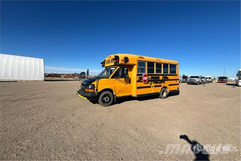 Chevrolet Express G4500 4x2 10-Seat School Bus 迷你巴士
