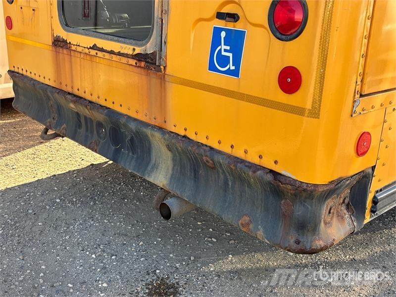 Chevrolet Express G4500 4x2 10-Seat School Bus 迷你巴士