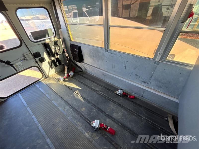 Chevrolet Express G4500 4x2 10-Seat School Bus 迷你巴士