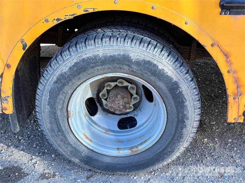 Chevrolet Express G4500 4x2 10-Seat School Bus 迷你巴士
