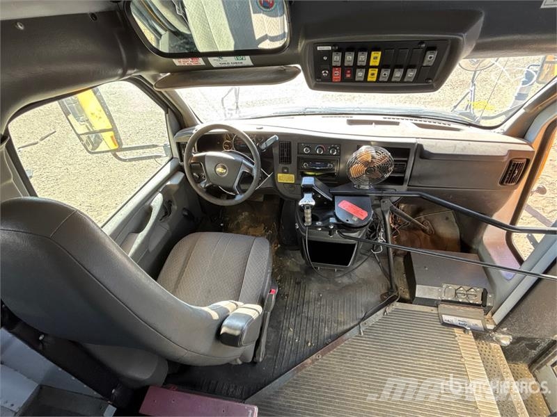 Chevrolet Express G4500 4x2 10-Seat School Bus 迷你巴士