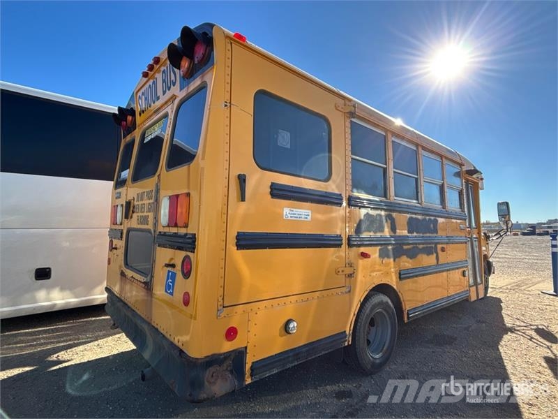 Chevrolet Express G4500 4x2 10-Seat School Bus 迷你巴士