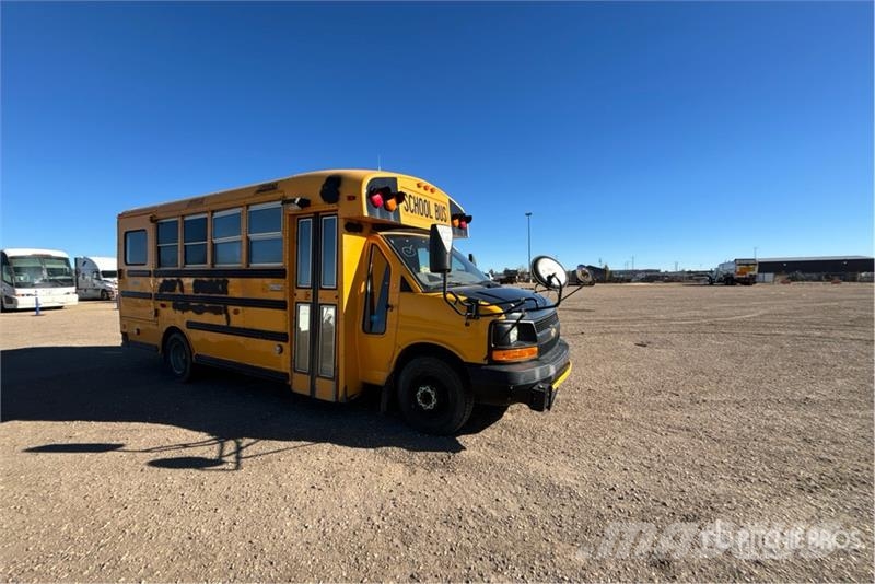 Chevrolet Express G4500 4x2 10-Seat School Bus 迷你巴士