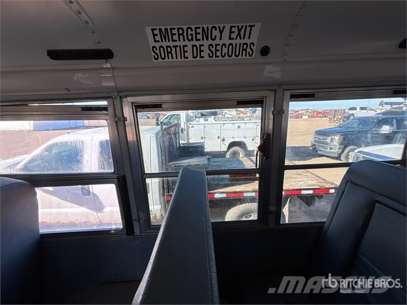 Chevrolet Express G4500 4x2 10-Seat School Bus 迷你巴士