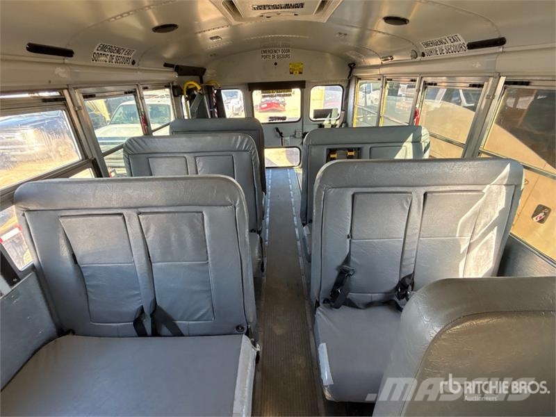 Chevrolet Express G4500 4x2 10-Seat School Bus 迷你巴士