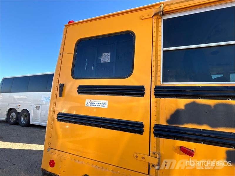 Chevrolet Express G4500 4x2 10-Seat School Bus 迷你巴士