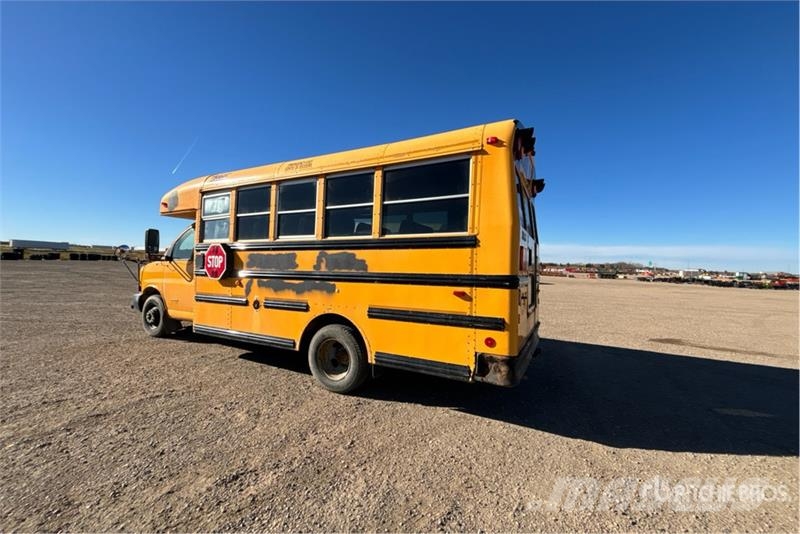 Chevrolet Express G4500 4x2 10-Seat School Bus 迷你巴士