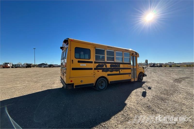 Chevrolet Express G4500 4x2 10-Seat School Bus 迷你巴士