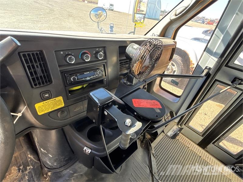 Chevrolet Express G4500 4x2 10-Seat School Bus 迷你巴士