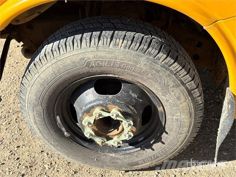 Chevrolet Express G4500 4x2 10-Seat School Bus 迷你巴士